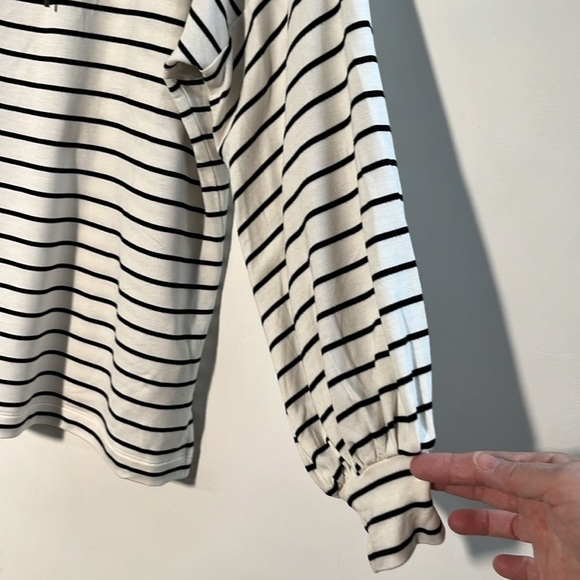 CABI Balloon SLV Drop Shoulder Keyhole Tie Preppy Beach Work B/W Stripe Tunic M - Picture 4 of 16